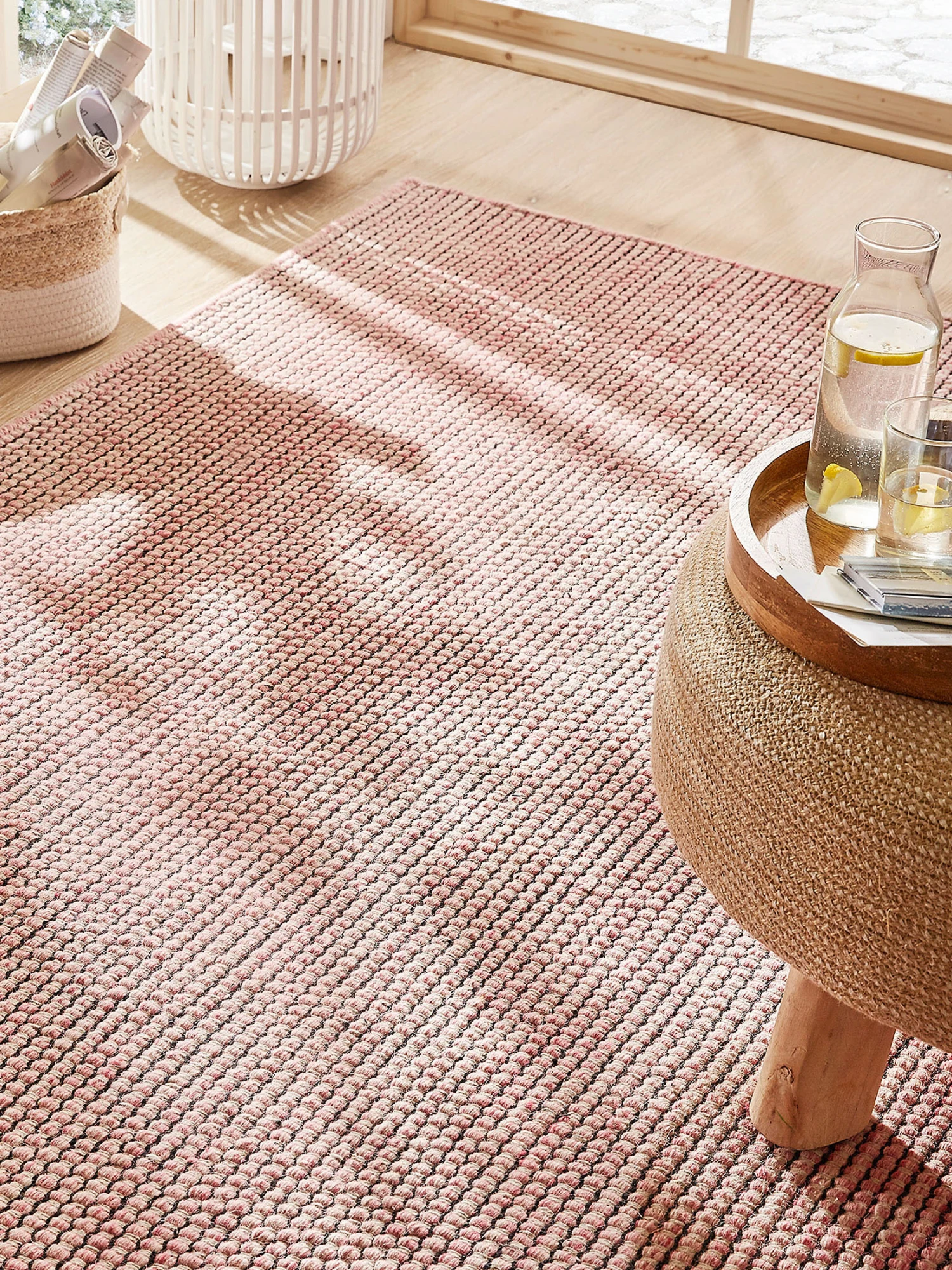 Woll-Teppich, Rose 3 Woll-Teppich, Rose