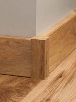 Verlegezubehör, Seattle Oak 5 Verlegezubehör, Seattle Oak -Einrichtungsgeschäft Eckstab Zubehoer 22x60 mil