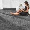 Velours-Teppichboden, Graphit 99 -Einrichtungsgeschäft Emotion Veloursteppichboden dunkelgrau graphit99 mil1