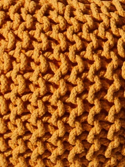 Strick-Pouf, Yellow -Einrichtungsgeschäft Kiruna Sitzpouf gelb yellow lup